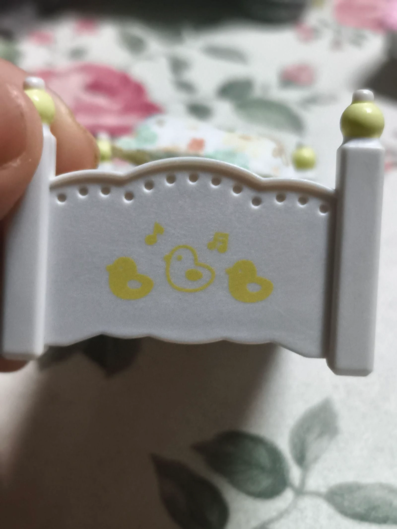 Cama para bebé Sylvanian amarilla  – photo 2